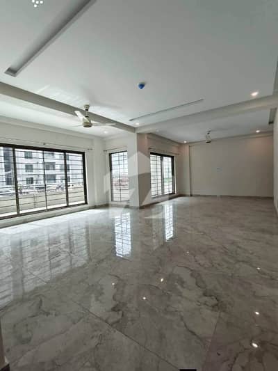 13 MARLA 4 BEDROOM BRAND NEW APARTMENT AVAILABLE FOR RENT