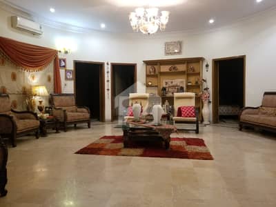Valencia block H Facing Park Old House at investor Price
