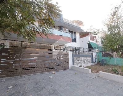 Get This Amazing Prime Location 10 Marla House Available In E-11/4