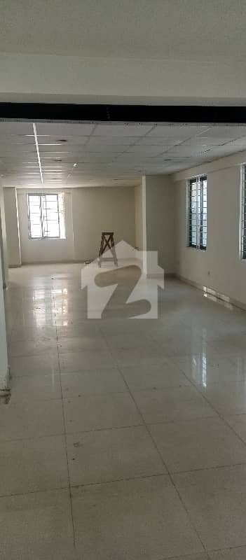 MAIN SHAHRAH-E-FAISAL 6950 SQ FT OFFICE FLOOR CENTRAL AIR CONDITION WITH 4 CAR PARKING MAIN SHAHRAH-E-FAISAL 6950 SQ FT OFFICE FLOOR CENTRAL AIR CONDITION WITH 4 CAR PARKING