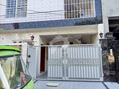 جوبلی ٹاؤن ۔ بلاک ایف جوبلی ٹاؤن,لاہور میں 5 کمروں کا 5 مرلہ مکان 1.1 لاکھ میں کرایہ پر دستیاب ہے۔ جوبلی ٹاؤن ۔ بلاک ایف جوبلی ٹاؤن,لاہور میں 5 کمروں کا 5 مرلہ مکان 1.1 لاکھ میں کرایہ پر دستیاب ہے۔