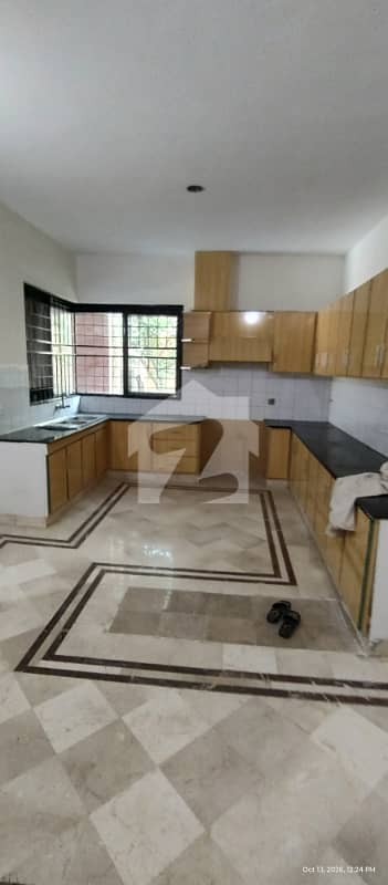 1 Kanal 7 Beds House For Silent Office and Family