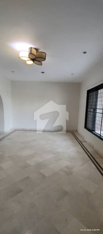 1 Kanal 7 Beds House For Silent Office and Family