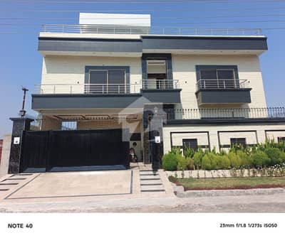 ایل ڈی اے ایوینیو لاہور میں 8 کمروں کا 1 کنال مکان 6.0 کروڑ میں برائے فروخت۔