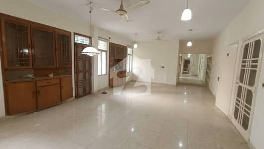3 Bed aprtment in Askari-IV
