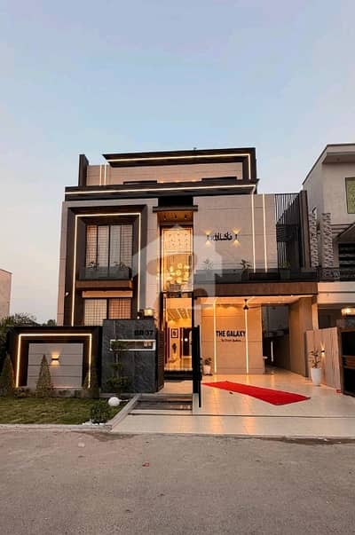 A Prime Location 10 Marla House In Citi Housing Society Is On The Market For sale