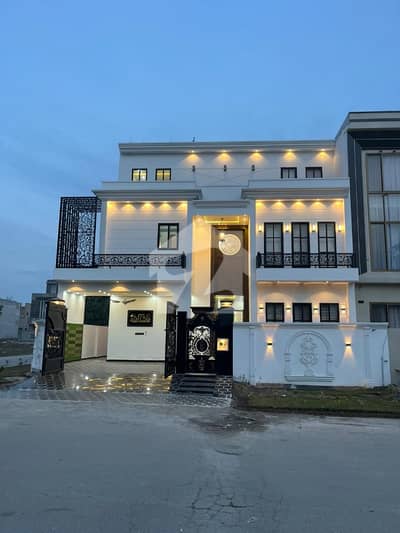 Corner 10 Marla House In Only Rs. 48500000