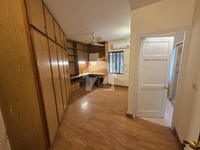 UNFURNISHED APARTMENT AVAILABLE FOR RENT WITH SERVANT QUARTER UNFURNISHED APARTMENT AVAILABLE FOR RENT WITH SERVANT QUARTER