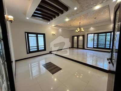 300 Sq Yard Bungalow For Rent Phase 6