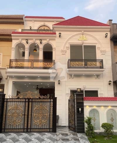 Prime Location In Garden Town 5 Marla House For sale