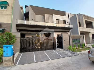 کینال روڈ فیصل آباد میں 5 کمروں کا 10 مرلہ مکان 6.0 کروڑ میں برائے فروخت۔