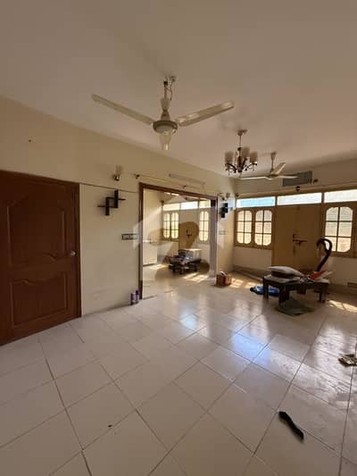 3 BED DD FIRST FLOOR WEST OPEN 240 Sq Yards WITH ROOF FOR RENT IN BLOCK 13