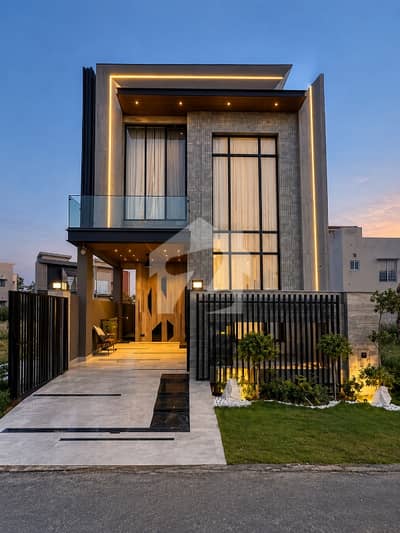 5 Marla Beautiful Modern Design Solid Manison For Rent In DHA Lahore