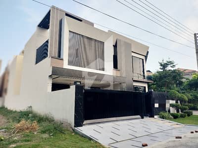 EXCLUSIVE 1 KANAL CORNER & PARK FACING HOUSE FOR SALE Prime Corner Location | Direct Park Views | Modern Luxury Design
