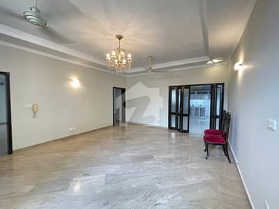 ONE KANAL BEAUTIFULL UPPER PORTION AVALIABLE FOR RENT IN DHA PHASE 3