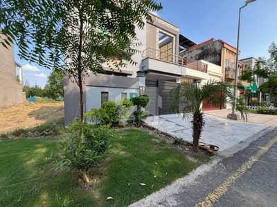 I SELL 5MARLA USED HOUSE IN PHASE 2 BAHRIA ORCHARD LAHORE