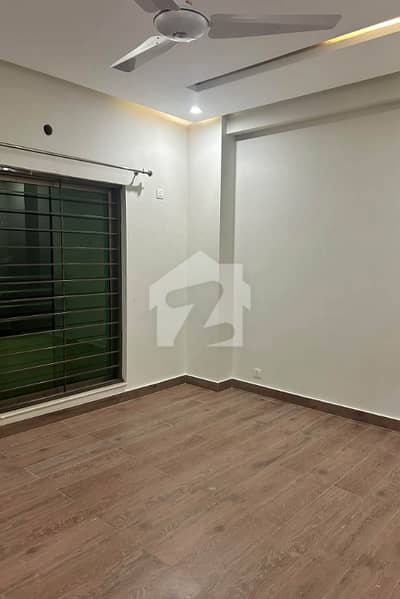 10 Marla 3 Bed Family Flat For Sale Sector D