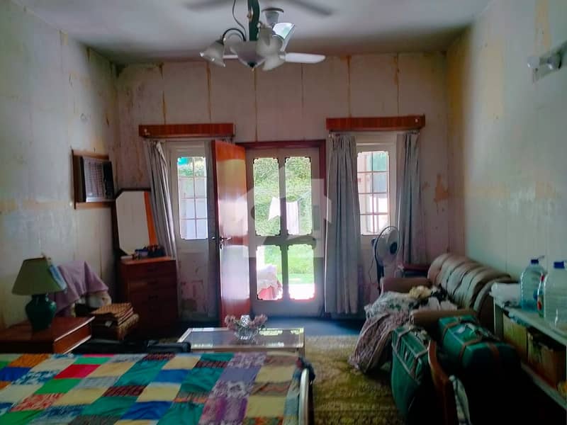 Well-constructed House Available For sale In F-8/3 Well-constructed House Available For sale In F-8/3