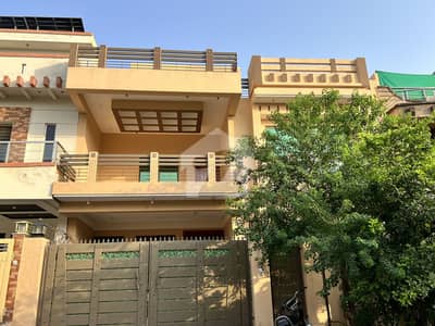 جی ۔ 13 اسلام آباد میں 5 کمروں کا 10 مرلہ مکان 2.8 لاکھ میں کرایہ پر دستیاب ہے۔