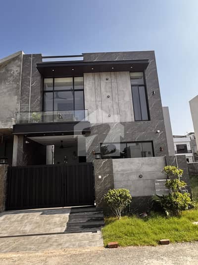 5 Marla Ultra Modern House On Prime Lucation Of DHA Phase 9 Town