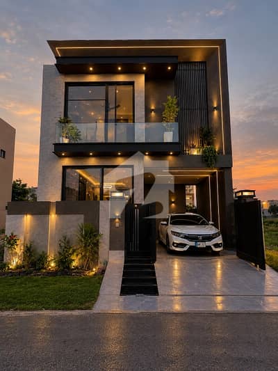 5 Marla BRAND NEW MODERN DESIGN HOUSE FOR SALE , Near Park