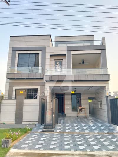 Super Hot Deal | 10 Marla House For Sale In J Block LDA Avenue 1 Lahore | 6 Bedrooms | 3 Kitchens | 5 Crore