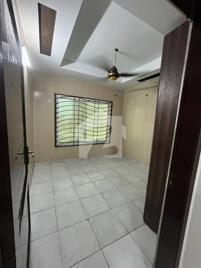 3 bedrooms Unfurnished Appartment Available for rent in E11 2