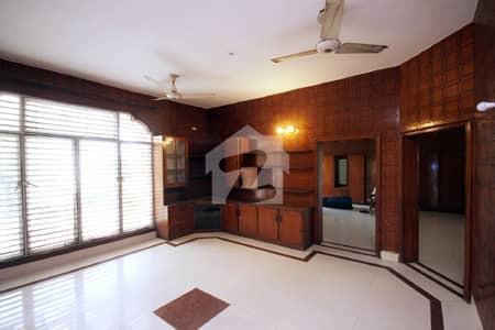 1 KANAL UPPER PORTION WITH SAPRATE GATE FOR RENT IN DHA PHASE 1