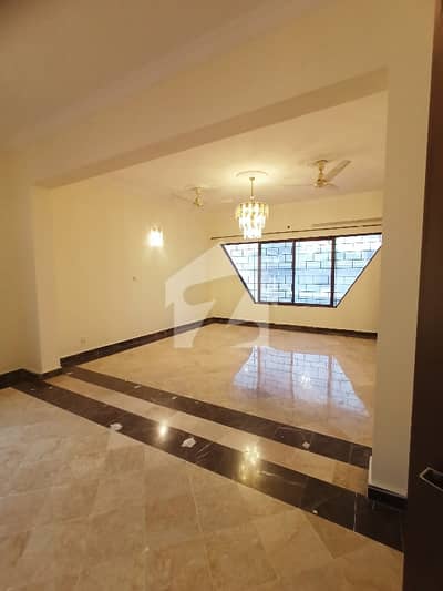 1-KANAL FULL HOUSE FOR RENT IN SECTOR I-8 Near Kachnar Park