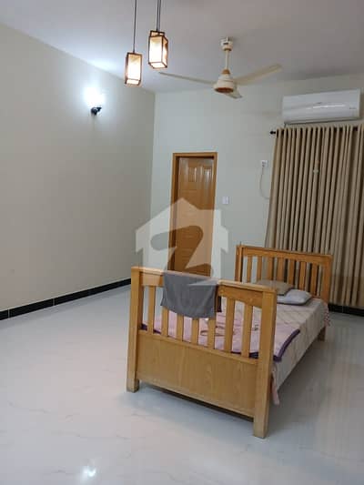 GULSHAN E IQBAL BLOCK 4A 1ST FLOOR 3 BED DD ROAD SIDE WEST OPEN TILES FLOORING RENT 100k negotiable