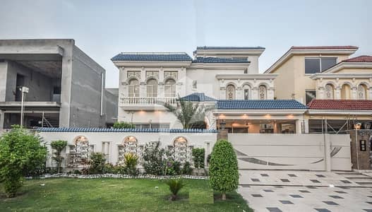 1 KANAL LUXURY HOUSE FOR RENT Prime Location DHA Phase 7