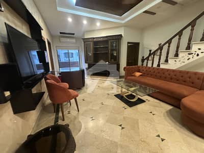 ایف ۔ 11 اسلام آباد میں 5 کمروں کا 10 مرلہ مکان 4.0 لاکھ میں کرایہ پر دستیاب ہے۔