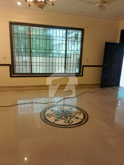 F-11 Beautiful Ground Portion For Rent 3 Bd With Bath