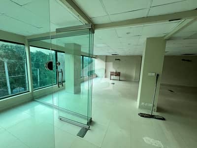 1 KANAL OFFICE SPACE FOR RENT IN MODEL TOWN EXTENSION - IDEAL FOR IT OFFICE PRIME LOCATION | CORPORATE ENVIRONMENT | PARKING & LIFT AVAILABLE RENT