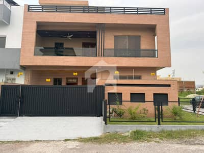 9 MARLA DOUBLE STOREY Corner HOUSE FOR SALE BRAND NEW