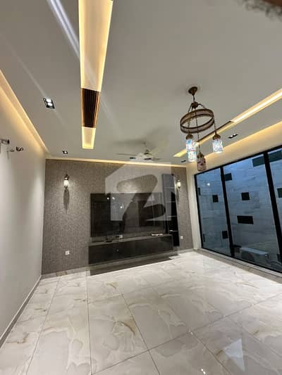 1 Kanal Portion Available For Rent Gas Available LDA Avenue