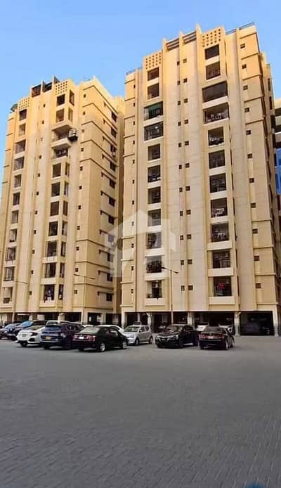 صائمہ جناح ایونیو یونیورسٹی روڈ,کراچی میں 3 کمروں کا 10 مرلہ فلیٹ 3.25 کروڑ میں برائے فروخت۔