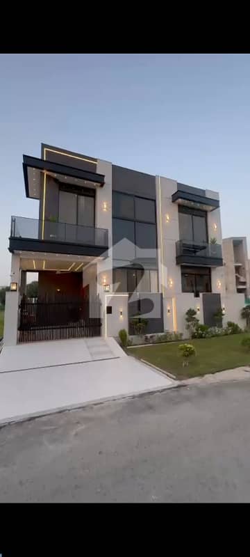 5 MARLA ELEGANT AND FULLY MAINTAINED BRAND NEW BUNGALOW IS AVAILABLE IN THE BEST BLOCK OF DHA LAHORE.