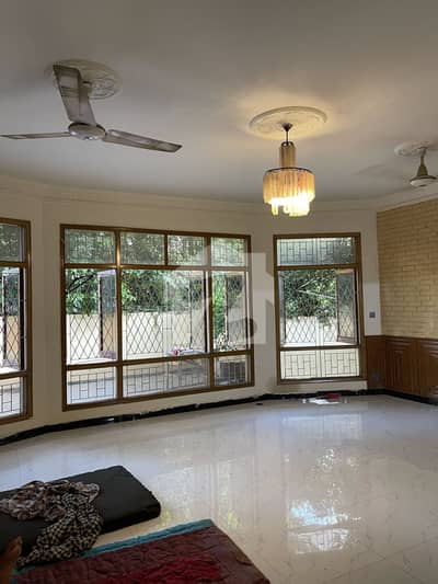 F-10 Three Story Renovated 6 Bedroom House Nice Location Available For Rent