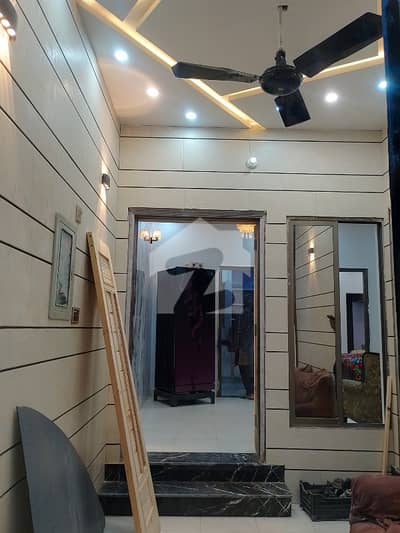 کریم سٹی فیصل آباد میں 2 کمروں کا 3 مرلہ مکان 85.0 لاکھ میں برائے فروخت۔
