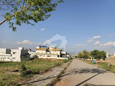 Genuine Listing 1 Kanal Corner Sector E