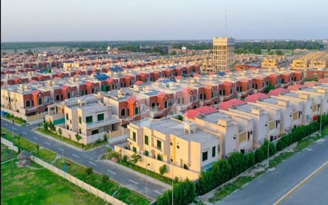 Stunning Prime Location 10 Marla House In Royal Orchard Available
