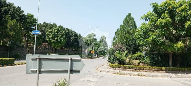 10 Marla Plot Available For Sale