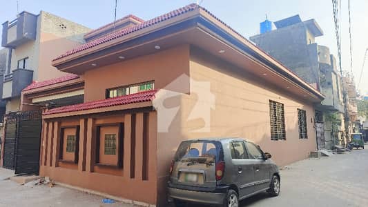 House Spread Over 10 Marla In Jalal Colony Available