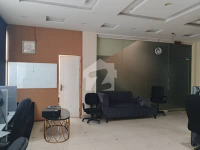 04 MARLA COMMERCIAL FLOOR WITH LIFT AVAILABLE OFFICE FOR RENT