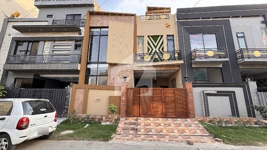 Prime Location 5 Marla House Is Available For sale In Formanities Housing Scheme - Block MM