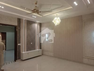 In Bahria Town - Sector C House For Rent Sized 10 Marla