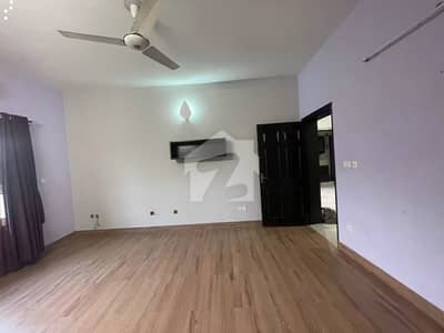 10 MARLA 4 BEDROOM DOUBLE UNIT HOUSE AVAILABLE FOR RENT 10 MARLA 4 BEDROOM DOUBLE UNIT HOUSE AVAILABLE FOR RENT