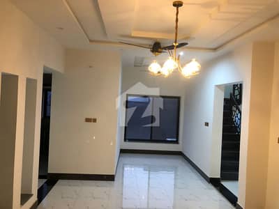 10 MARLA HOUSE AVAILABLE FOR SALE