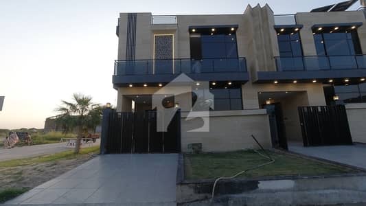 Corner 1250 Square Feet House For sale In B-17